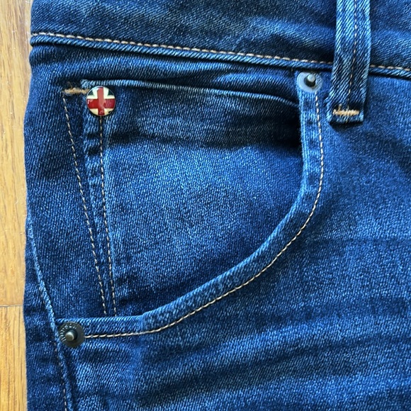 Hudson Jeans Mid-Rise in the perfect condition. - Picture 3 of 6